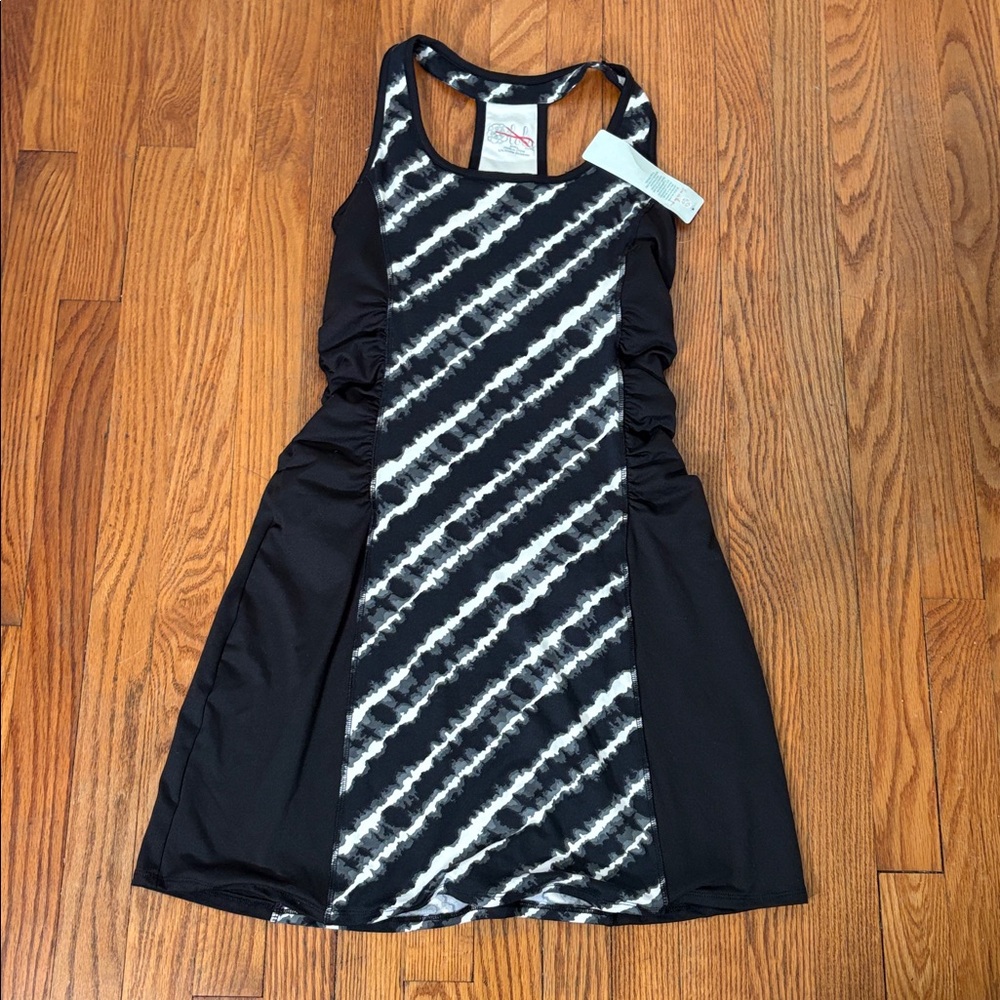 Lola by AFG Ruched Activewear dress Built-in bra Black White size S NWT